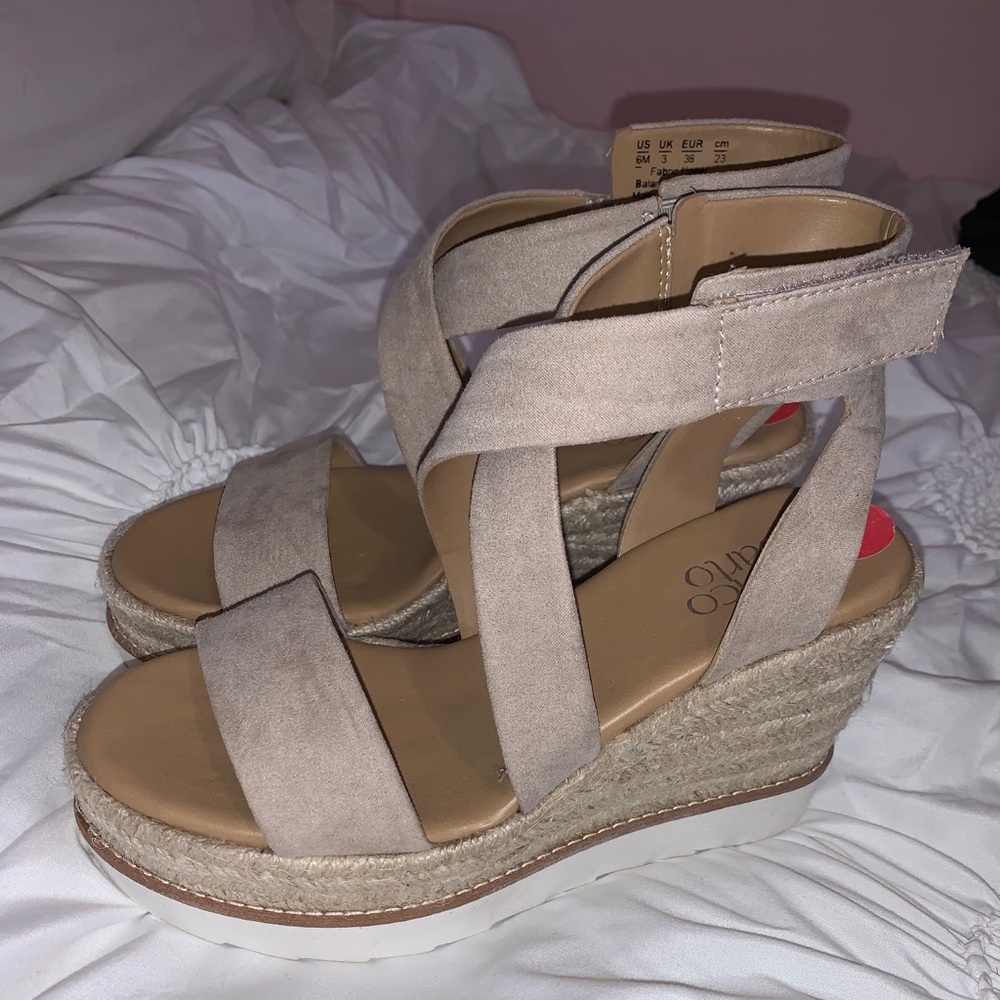 Tan/ Taupe Wedges- size 6